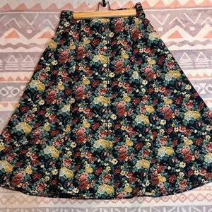 Chic Floral A-Line Skirt in Black and Multicolor